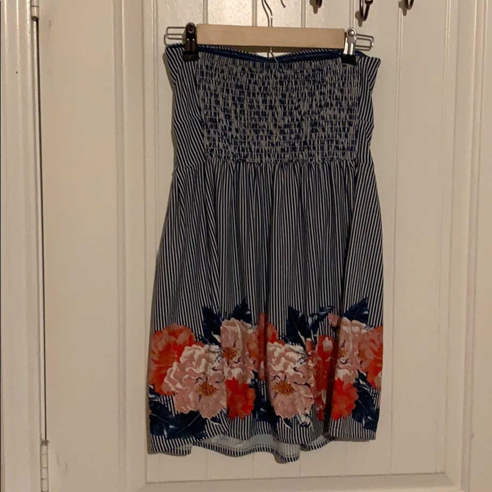 Dress - Picture 2 of 4